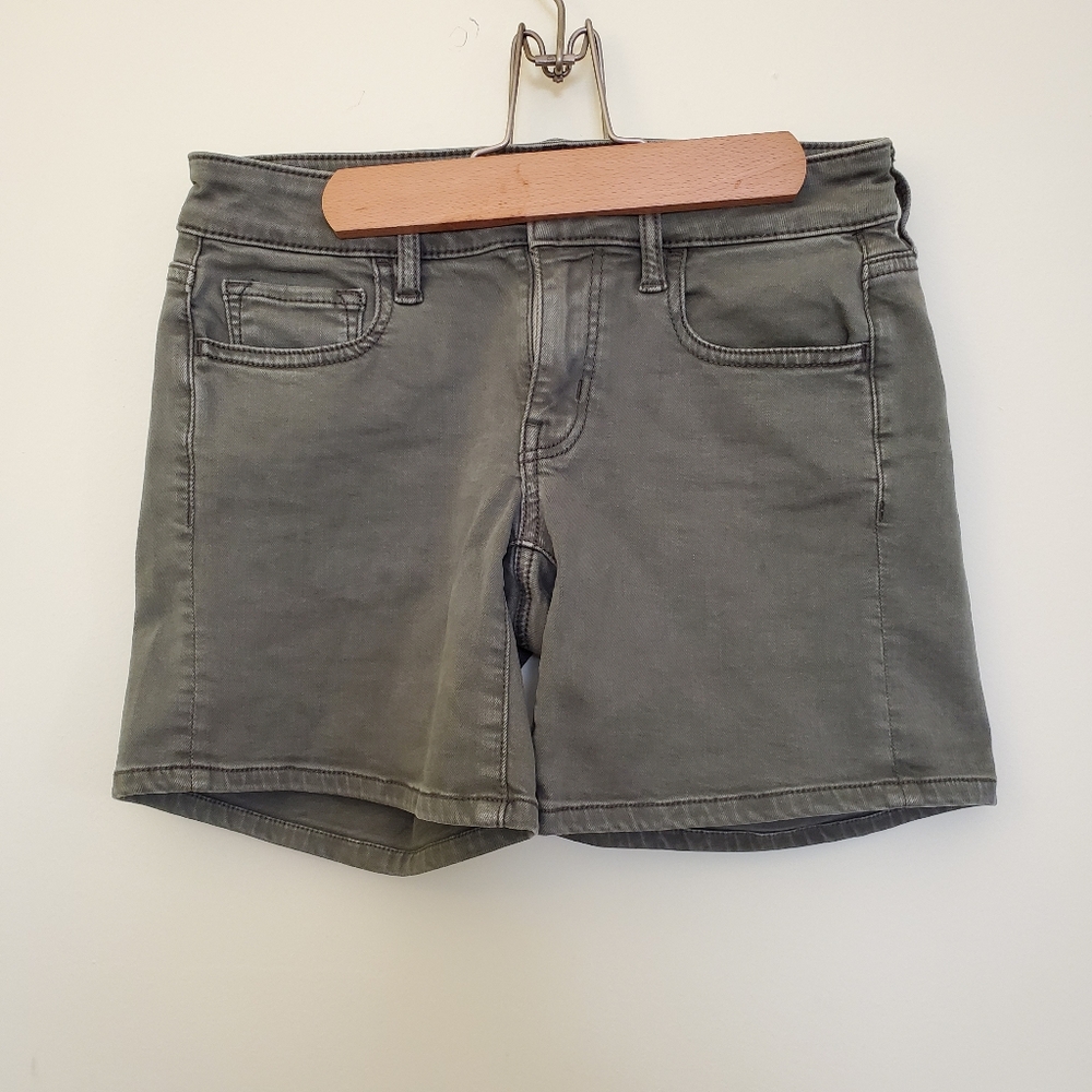 American Eagle Super Stretch Green Shorts